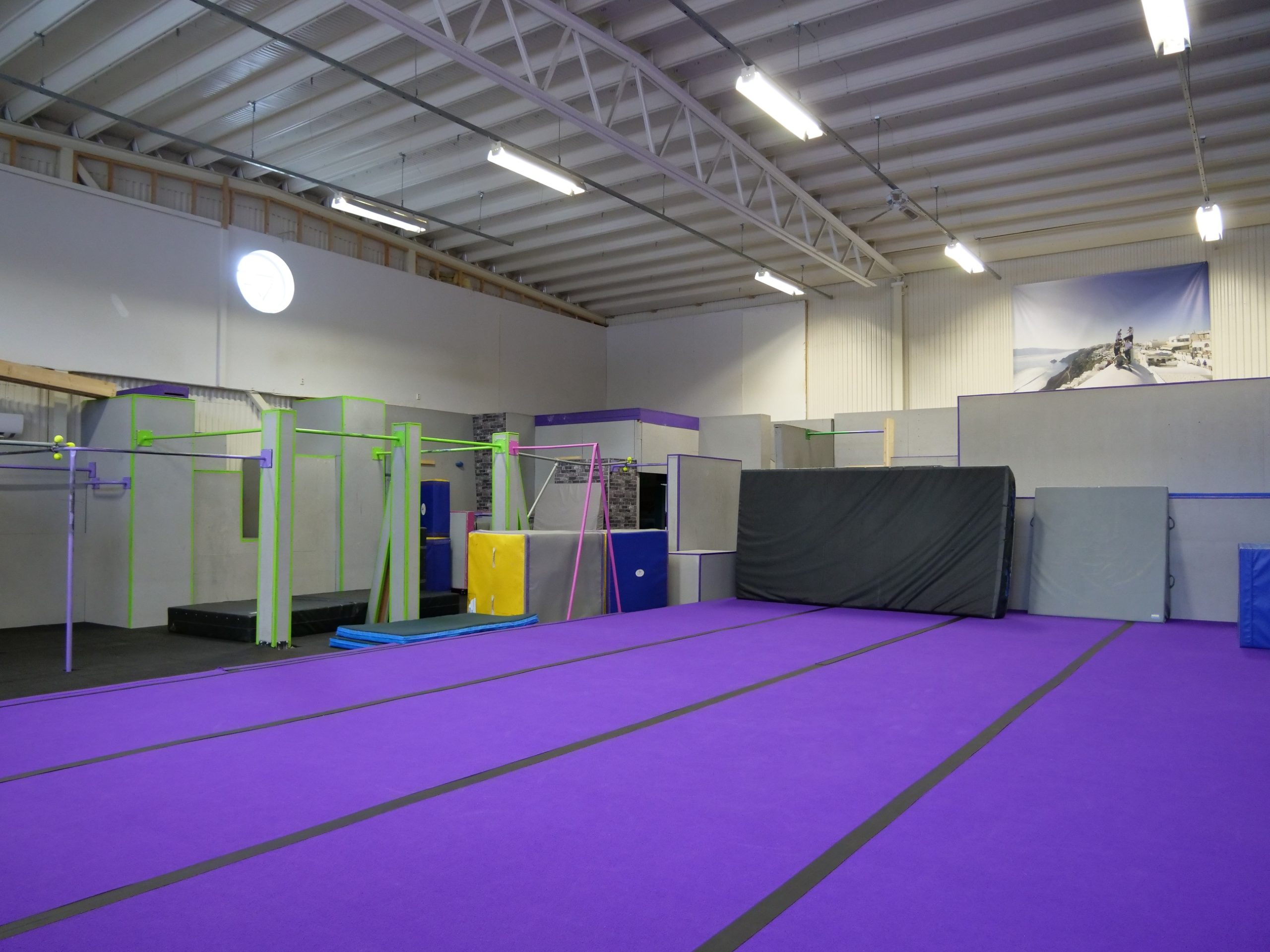 Översikt över parkourhallen i Alingsås